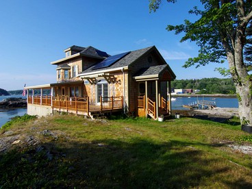 Incredible Cottage Vacation Rental in Mid Coast Maine with Private Beach near Brunswick, Maine - glamping.directory