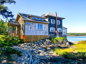 Incredible Cottage Vacation Rental in Mid Coast Maine with Private Beach near Brunswick, Maine - Phippsburg, Maine - glamping.directory
