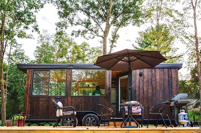 Romantic Tiny House for a Couples Getaway near Albany, New York - South Cairo, New York - glamping.directory