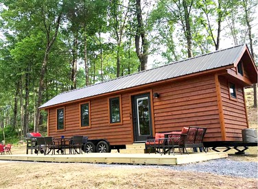 Romantic Tiny House for a Couples Getaway near Albany, New York - South Cairo, New York - glamping.directory