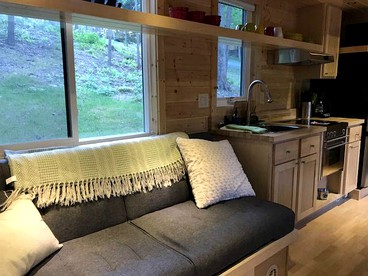 Romantic Tiny House for a Couples Getaway near Albany, New York - South Cairo, New York - glamping.directory