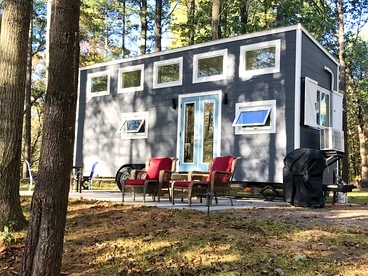 Romantic Tiny House for a Couples Getaway near Albany, New York - South Cairo, New York - glamping.directory