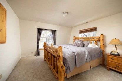 Family-Friendly Cabin with Foosball Table and Cozy Interior in California - Moonridge, California - glamping.directory