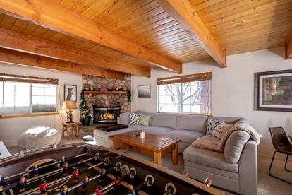 Family-Friendly Cabin with Foosball Table and Cozy Interior in California - Moonridge, California - glamping.directory