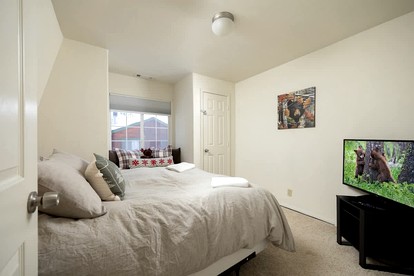 Family-Friendly Cabin with Foosball Table and Cozy Interior in California - Moonridge, California - glamping.directory