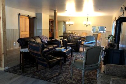 Serene Spacious Cabin with Hot Tub for an Unforgettable Group Trip in North San Juan, California - North San Juan, California - glamping.directory