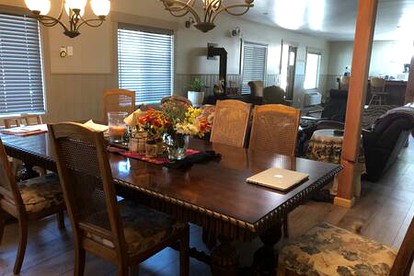 Serene Spacious Cabin with Hot Tub for an Unforgettable Group Trip in North San Juan, California - North San Juan, California - glamping.directory