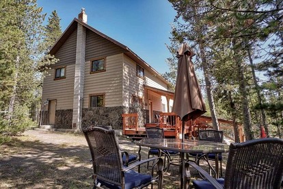 Incredible Cabin Perfect for Family Reunions near Yellowstone, Idaho - glamping.directory