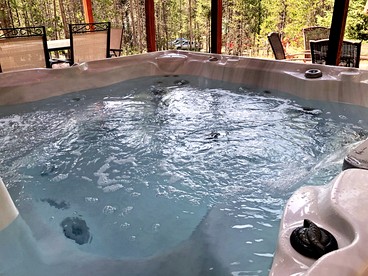 Incredible Cabin Perfect for Family Reunions near Yellowstone, Idaho - Island Park, Idaho - glamping.directory