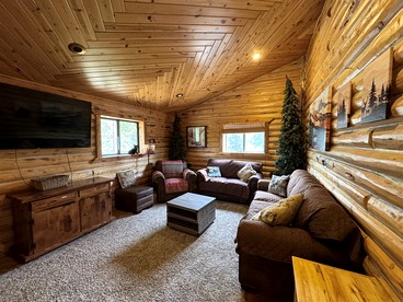 Incredible Cabin Perfect for Family Reunions near Yellowstone, Idaho - Island Park, Idaho - glamping.directory