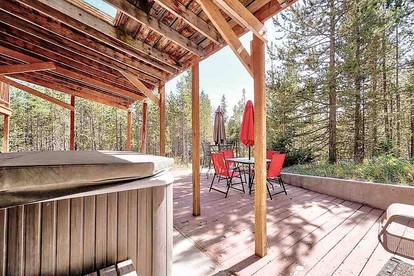 Incredible Cabin Perfect for Family Reunions near Yellowstone, Idaho - Island Park, Idaho - glamping.directory