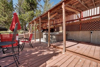 Incredible Cabin Perfect for Family Reunions near Yellowstone, Idaho - Island Park, Idaho - glamping.directory