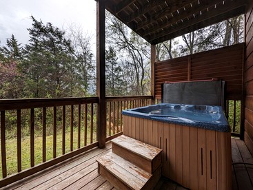 Wooden Rural Cabin Great for a Tiny Escape in Pigeon Forge, Tennessee - Pigeon Forge, Tennessee - glamping.directory
