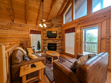 Wooden Rural Cabin Great for a Tiny Escape in Pigeon Forge, Tennessee - Pigeon Forge, Tennessee - glamping.directory