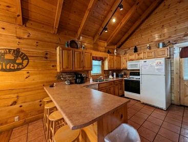 Wooden Rural Cabin Great for a Tiny Escape in Pigeon Forge, Tennessee - Pigeon Forge, Tennessee - glamping.directory