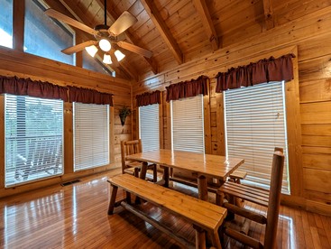Wooden Rural Cabin Great for a Tiny Escape in Pigeon Forge, Tennessee - Pigeon Forge, Tennessee - glamping.directory