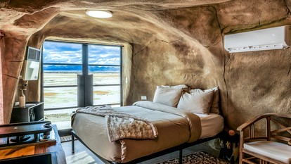 Unique Cave with Incredible Desert Panoramic Views in Utah - Iron County, Utah - glamping.directory