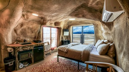 Unique Cave with Incredible Desert Panoramic Views in Utah - Iron County, Utah - glamping.directory