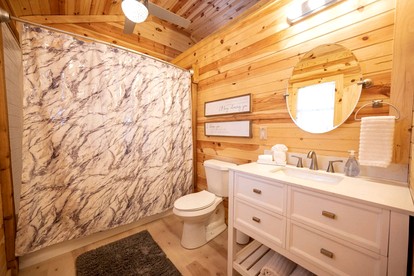 Lovely Cabin Rental in Fredericksburg with a Hot Tub - Fredericksburg, Texas - glamping.directory