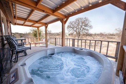 Lovely Cabin Rental in Fredericksburg with a Hot Tub - Fredericksburg, Texas - glamping.directory