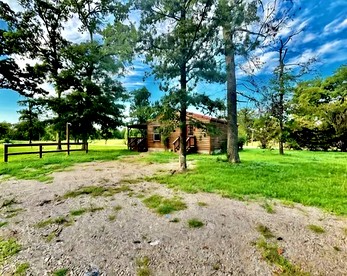 Beautiful Rustic Wooden Cabin in Quitman, Mississippi - Quitman, Texas - glamping.directory