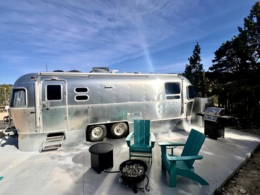 Amazing Retro Airstream on a Beautiful Resort with Fantastic Amenities near Zion National Park in Orderville, Utah - glamping.directory