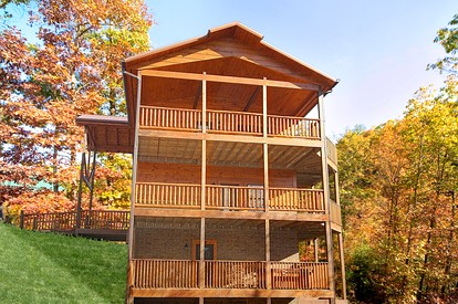 Luxurious Cabin Rental for a Family Getaway in the Smoky Mountains, TN - glamping.directory