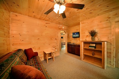 Luxurious Cabin Rental for a Family Getaway in the Smoky Mountains, TN - Gatlinburg, Tennessee - glamping.directory