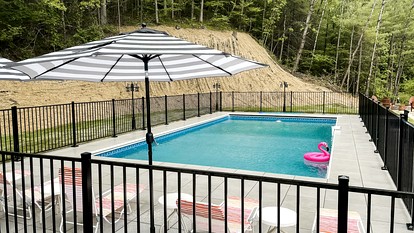 Delightful Cabin with Private Pool, Jacuzzi and Fire Pit in NY - Lake George, New York - glamping.directory