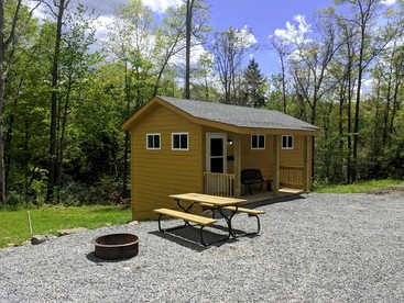 Amazing Pet-Friendly Cabin Rental near Summersville Lake in Fayetteville, West Virginia - glamping.directory