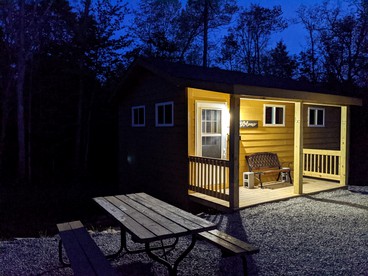 Amazing Pet-Friendly Cabin Rental near Summersville Lake in Fayetteville, West Virginia - Hico, West Virginia - glamping.directory
