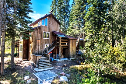 Secluded and Rustic Mountain Cabin near Bear Lake in Bear Valley, California - glamping.directory