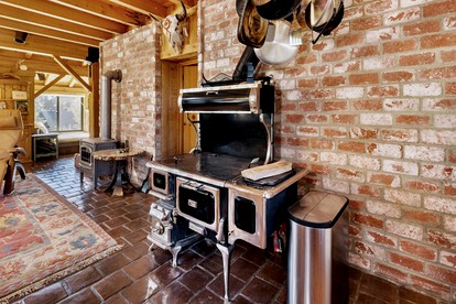 Secluded and Rustic Mountain Cabin near Bear Lake in Bear Valley, California - Bear Valley , California - glamping.directory