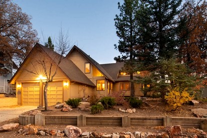 Spectacular Mountain Retreat: Big Cabin with Spa & Pool Table in Big Bear, California - glamping.directory