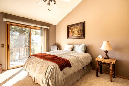 Spectacular Mountain Retreat: Big Cabin with Spa & Pool Table in Big Bear, California - Big Bear Lake, California - glamping.directory
