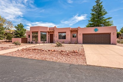 Idyllic Red Rock Vacation Rental with Hot Tub for Family and Group Getaways in Sedona, Arizona - glamping.directory