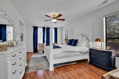 Idyllic Red Rock Vacation Rental with Hot Tub for Family and Group Getaways in Sedona, Arizona - Sedona, Arizona - glamping.directory