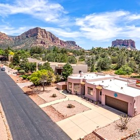 Idyllic Red Rock Vacation Rental with Hot Tub for Family and Group Getaways in Sedona, Arizona - Sedona, Arizona - glamping.directory