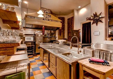 Luxury Staycation with Mountain Views near Albuquerque, New Mexico - Los Cerrillos, New Mexico - glamping.directory