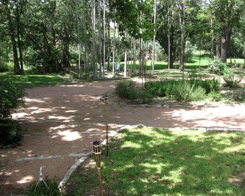 Lovely Creekside Vacation Rental for a Country Honeymoon in Fredericksburg, Texas - Fredericksburg, Texas - glamping.directory