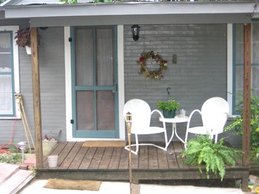Lovely Creekside Vacation Rental for a Country Honeymoon in Fredericksburg, Texas - Fredericksburg, Texas - glamping.directory
