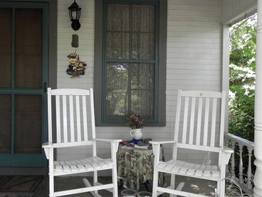 Lovely Creekside Vacation Rental for a Country Honeymoon in Fredericksburg, Texas - Fredericksburg, Texas - glamping.directory