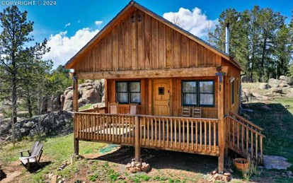 Cozy Modern Cabin Surrounded by Nature for a Peaceful Getaway in Cripple Creek, Colorado - glamping.directory