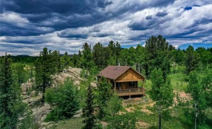 Cozy Modern Cabin Surrounded by Nature for a Peaceful Getaway in Cripple Creek, Colorado - Cripple Creek, Colorado - glamping.directory