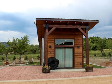 Charming Tiny House with Mountain Views in an Apple Orchard in Glendale, Utah - Glendale, Utah - glamping.directory