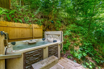 Tranquil Cabin Surrounded by Nature Perfect for Families with Hot-Tub in Sevierville, Tennessee - Gatlinburg, Tennessee - glamping.directory