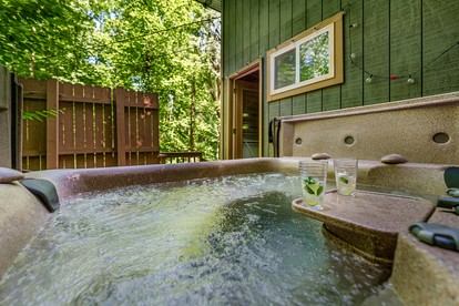 Tranquil Cabin Surrounded by Nature Perfect for Families with Hot-Tub in Sevierville, Tennessee - Gatlinburg, Tennessee - glamping.directory