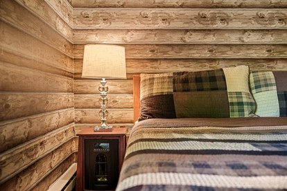 Tranquil Cabin Surrounded by Nature Perfect for Families with Hot-Tub in Sevierville, Tennessee - Gatlinburg, Tennessee - glamping.directory