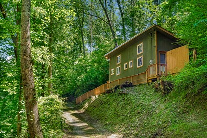 Tranquil Cabin Surrounded by Nature Perfect for Families with Hot-Tub in Sevierville, Tennessee - glamping.directory