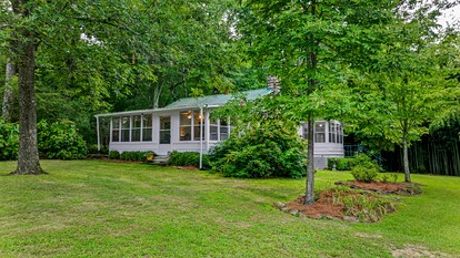 Incredible Secluded Cottage in Cloudland, Georgia - Cloudland, Georgia - glamping.directory
